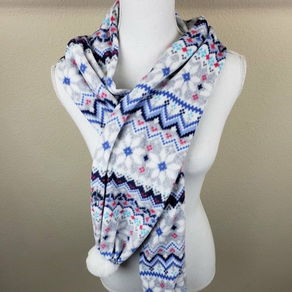 Scarf with Aztec type pattern - Picture 3 of 5